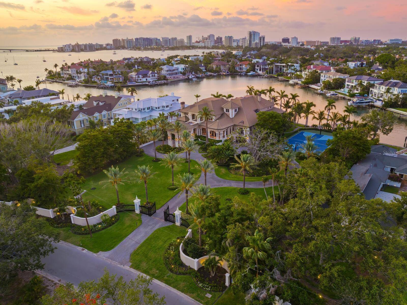 1423 & 1435 HILLVIEW DR, Sarasota, FL 34239