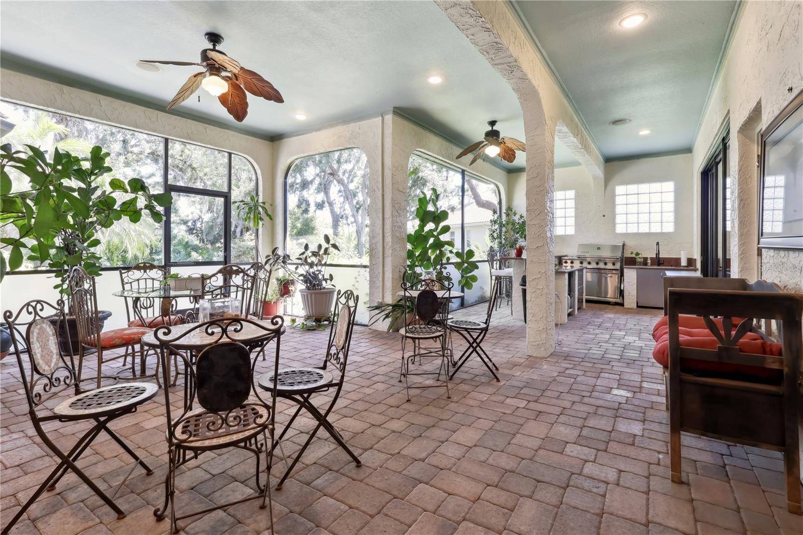 Sarasota, FL 34243,4696 DEL SOL BLVD
