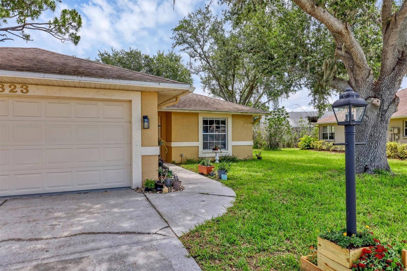 Sarasota, FL 34243,5823 HELEN WAY