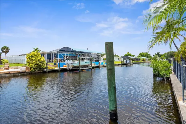 North Fort Myers, FL 33903,1719 W BLUEWATER TER