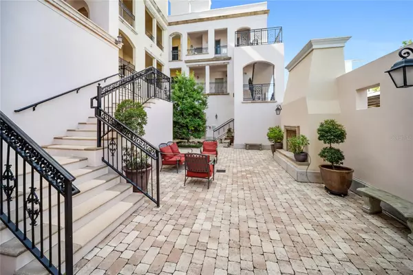 Sarasota, FL 34236,525 N ORANGE AVE #302