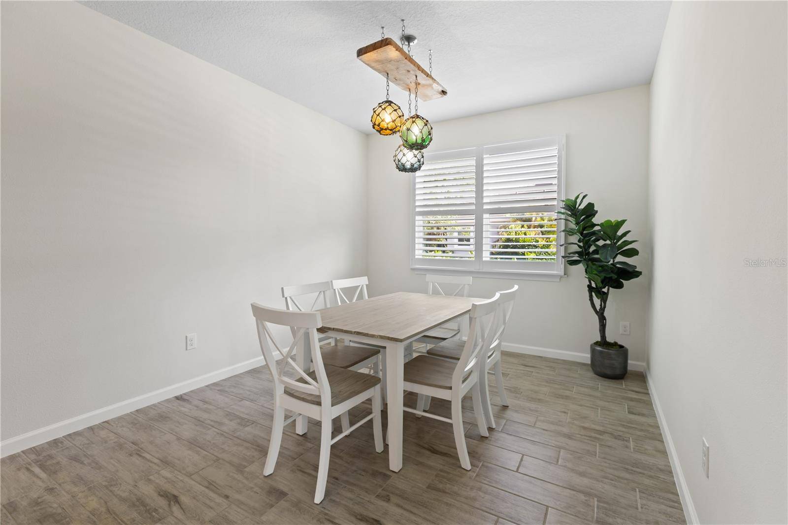 Sarasota, FL 34238,8677 RAIN SONG RD