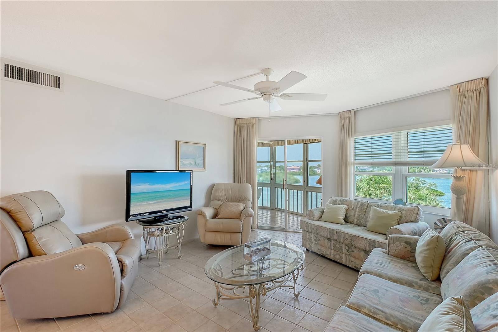 Sarasota, FL 34242,1350 N PORTOFINO DR #402