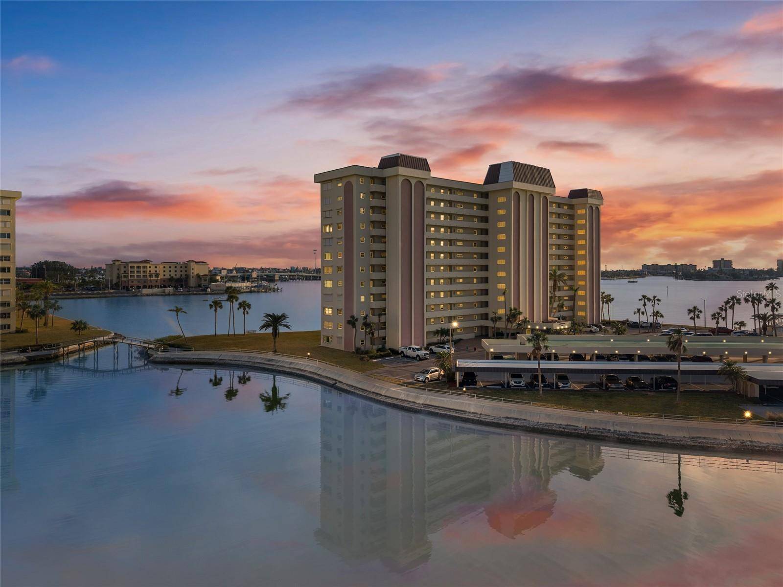 4775 COVE CIR #202, St Petersburg, FL 33708