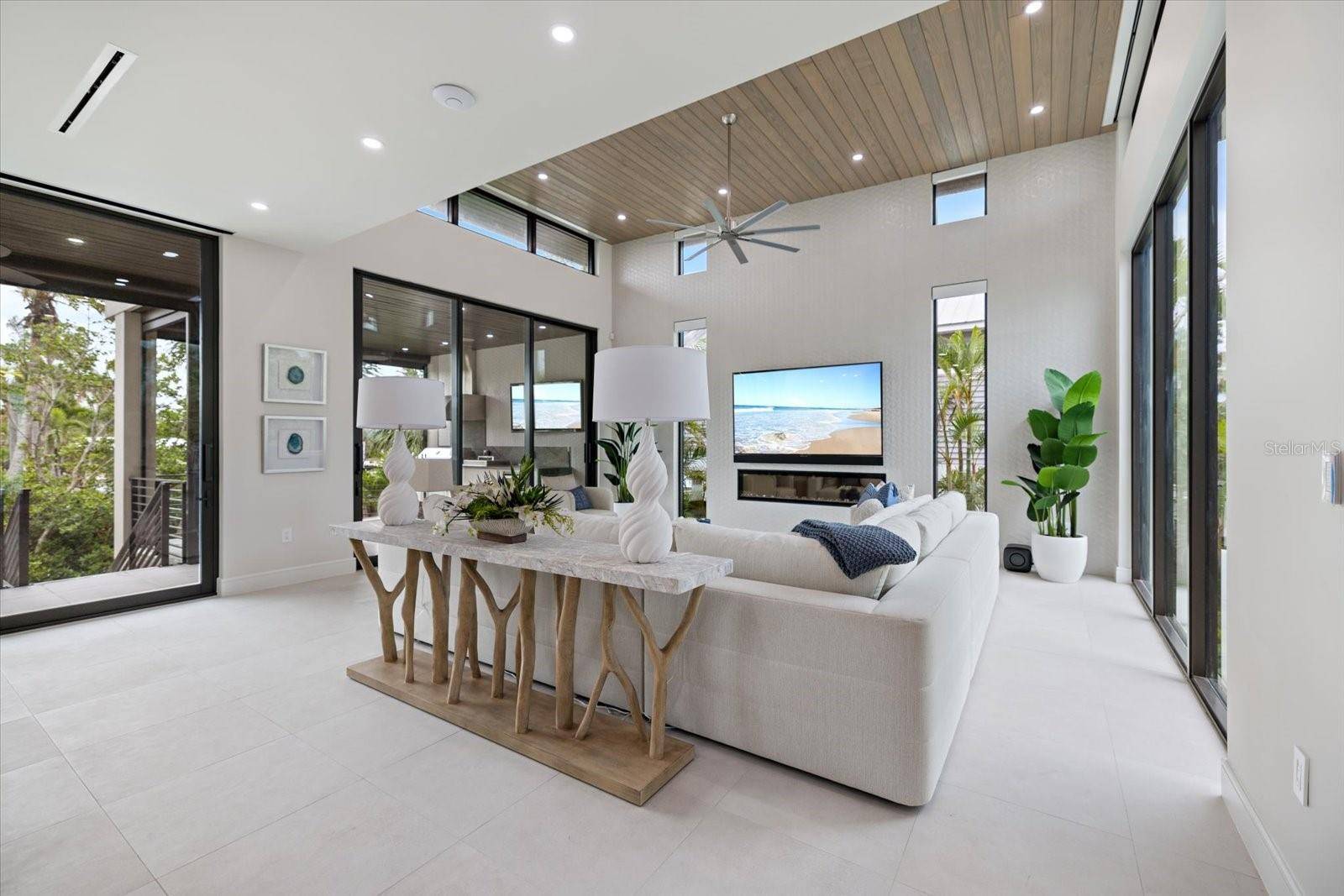 Longboat Key, FL 34228,590 DE NARVAEZ DR