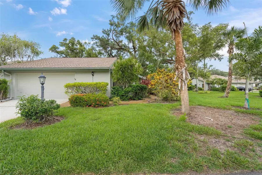 4637 WILLOW WOOD CIR #44, Sarasota, FL 34241