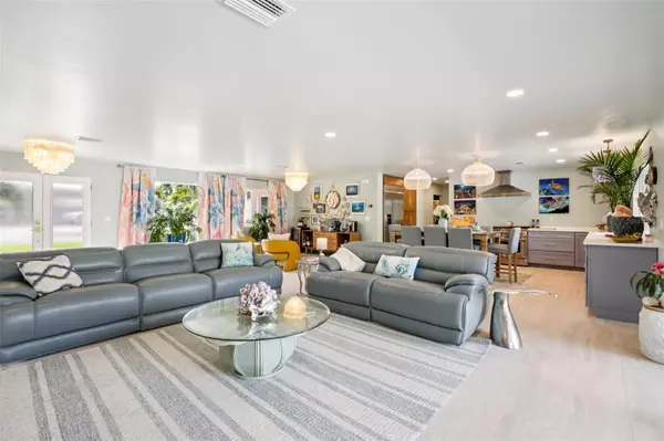 Longboat Key, FL 34228,613 BUTTONWOOD DR