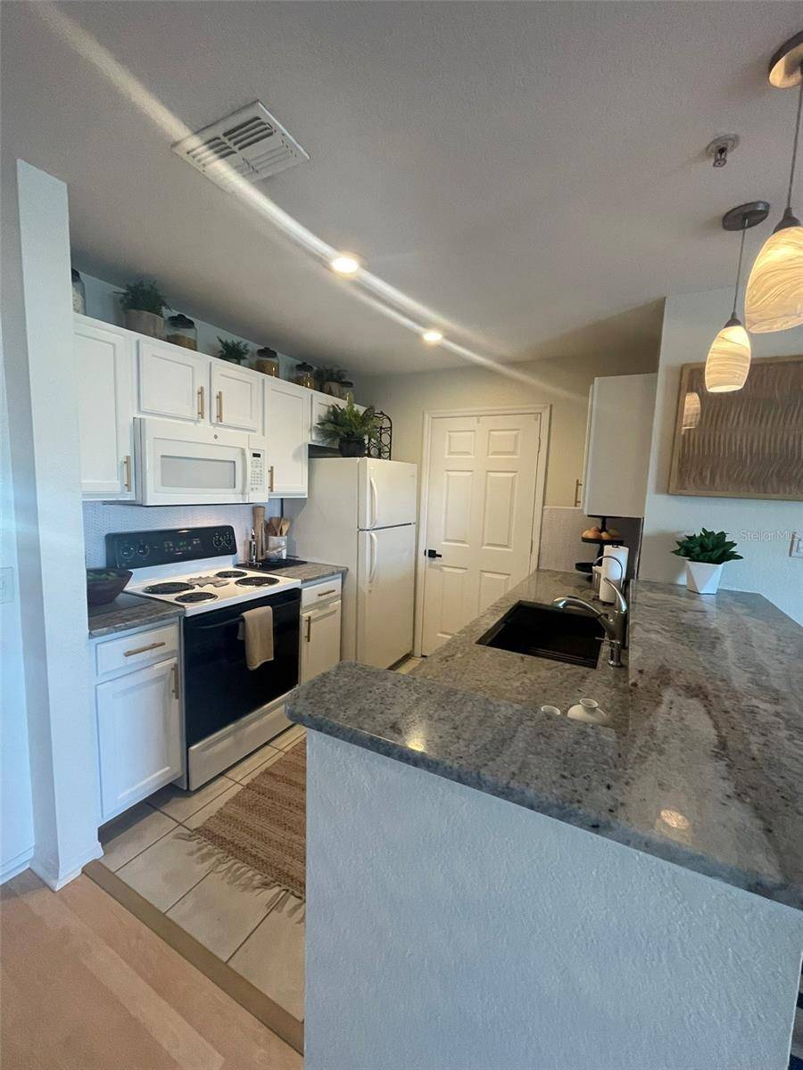 Bradenton, FL 34210,4850 51ST ST W #3204