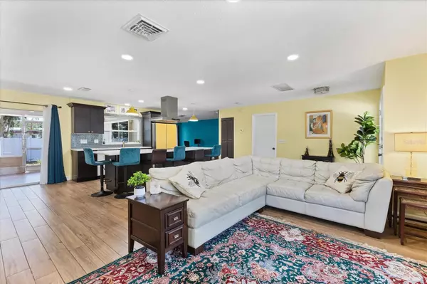 Sarasota, FL 34231,2866 E RAINBOW CIR