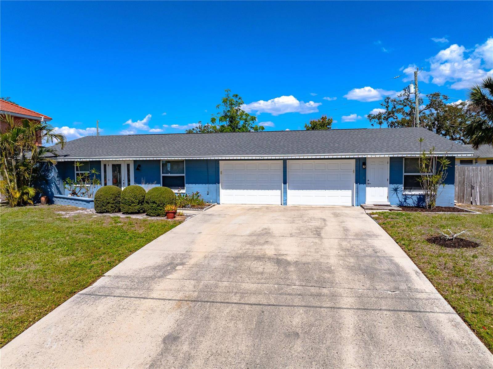 Sarasota, FL 34231,2131 MONTCLAIR DR #2131 & 2137