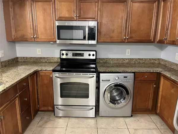 Sarasota, FL 34237,2760 COCONUT BAY LN #2112 (1H)