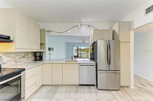 Sarasota, FL 34231,5395 LAKE ARROWHEAD TRL #24
