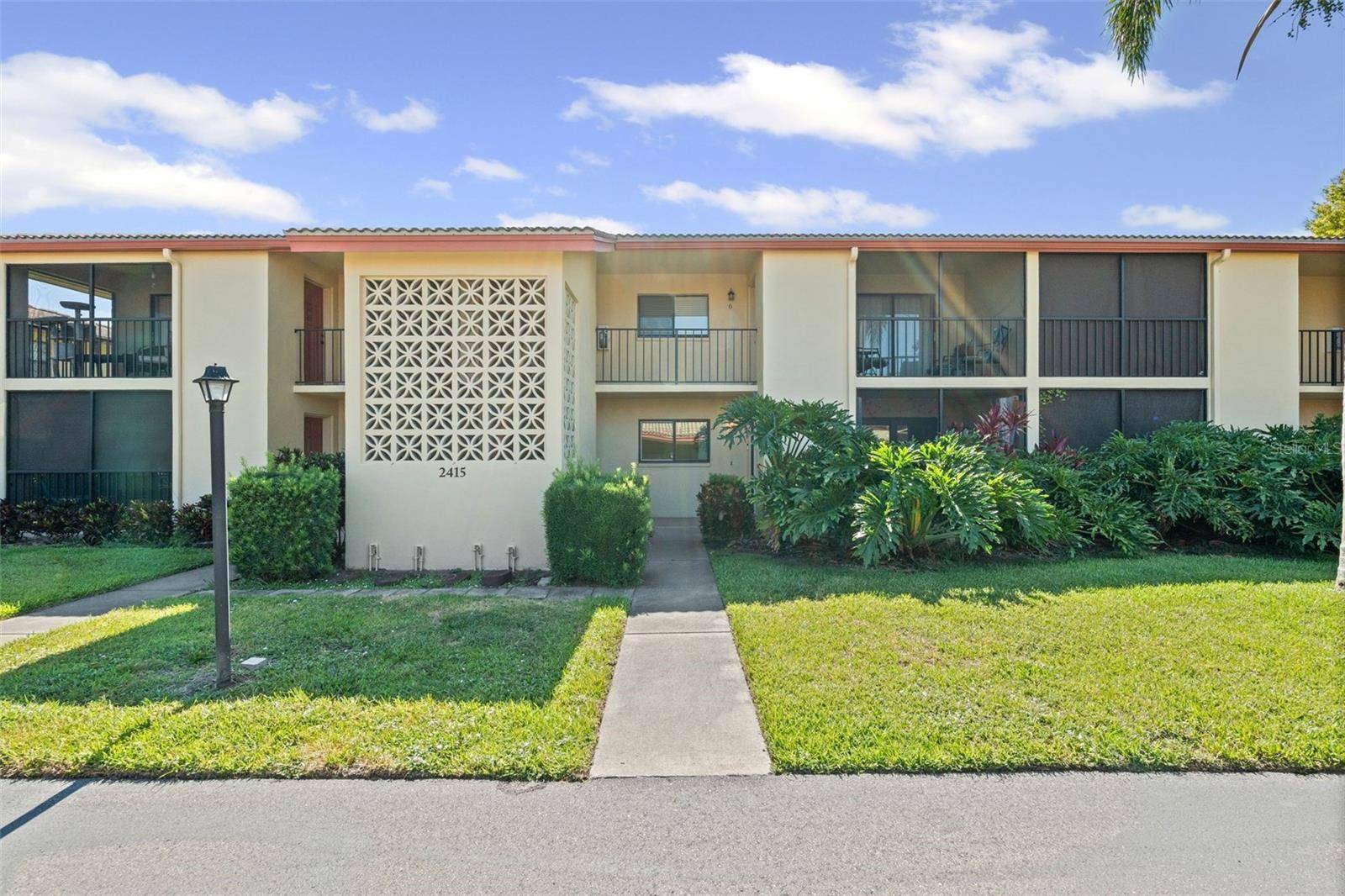 2415 BAYSHORE GARDENS Pkwy #2, Bradenton, FL 34207