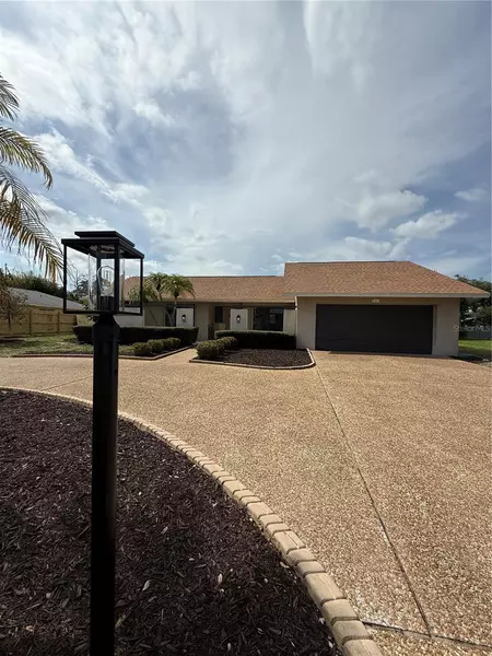 5049 INVERNESS DR, Sarasota, FL 34243