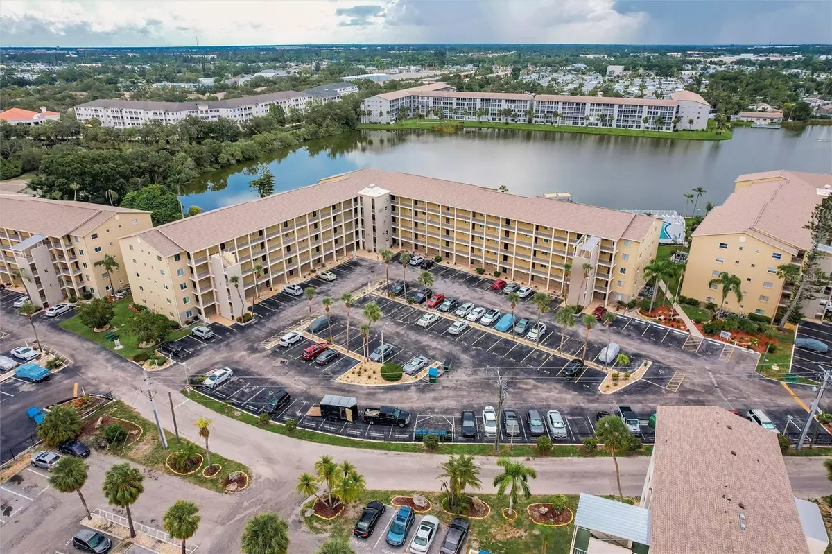 Bradenton, FL 34205,3635 LAKE BAYSHORE DR #J-410