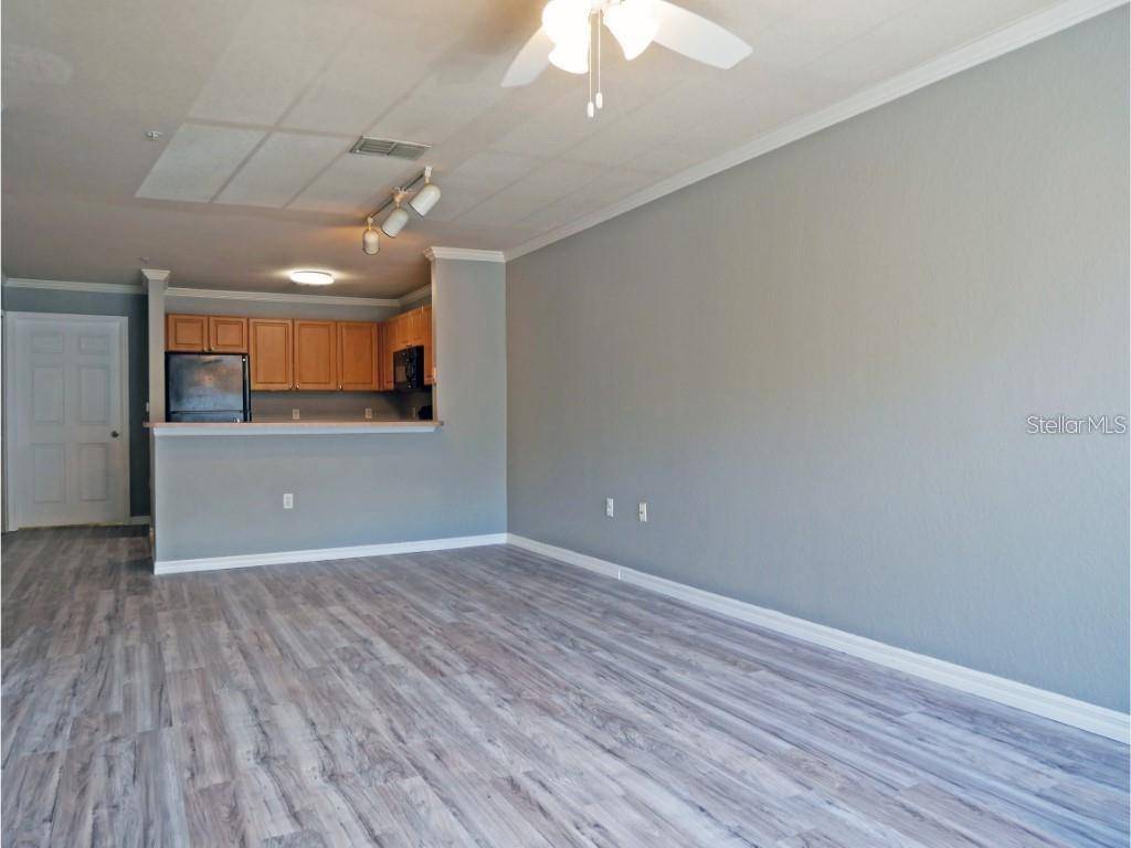 Sarasota, FL 34233,5560 ROSEHILL RD #202