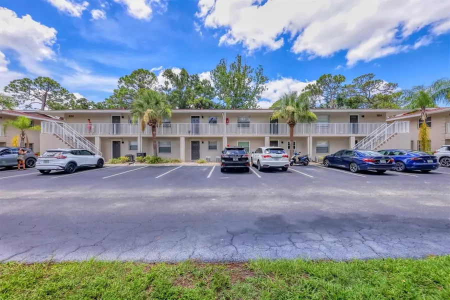 924 LA COSTA CIR #4, Sarasota, FL 34237