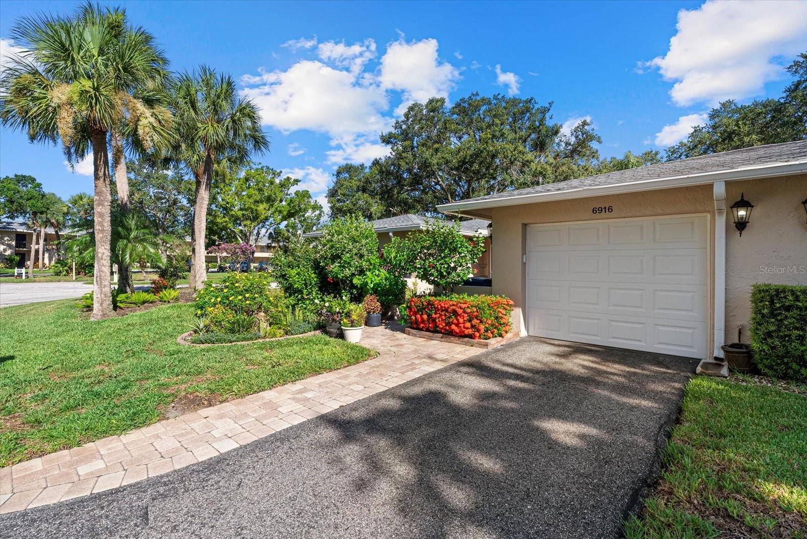 Sarasota, FL 34243,6916 W COUNTRY CLUB DR N #9B