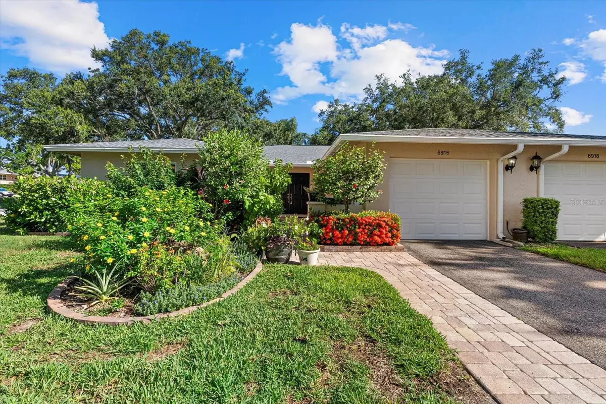 Sarasota, FL 34243,6916 W COUNTRY CLUB DR N #9B