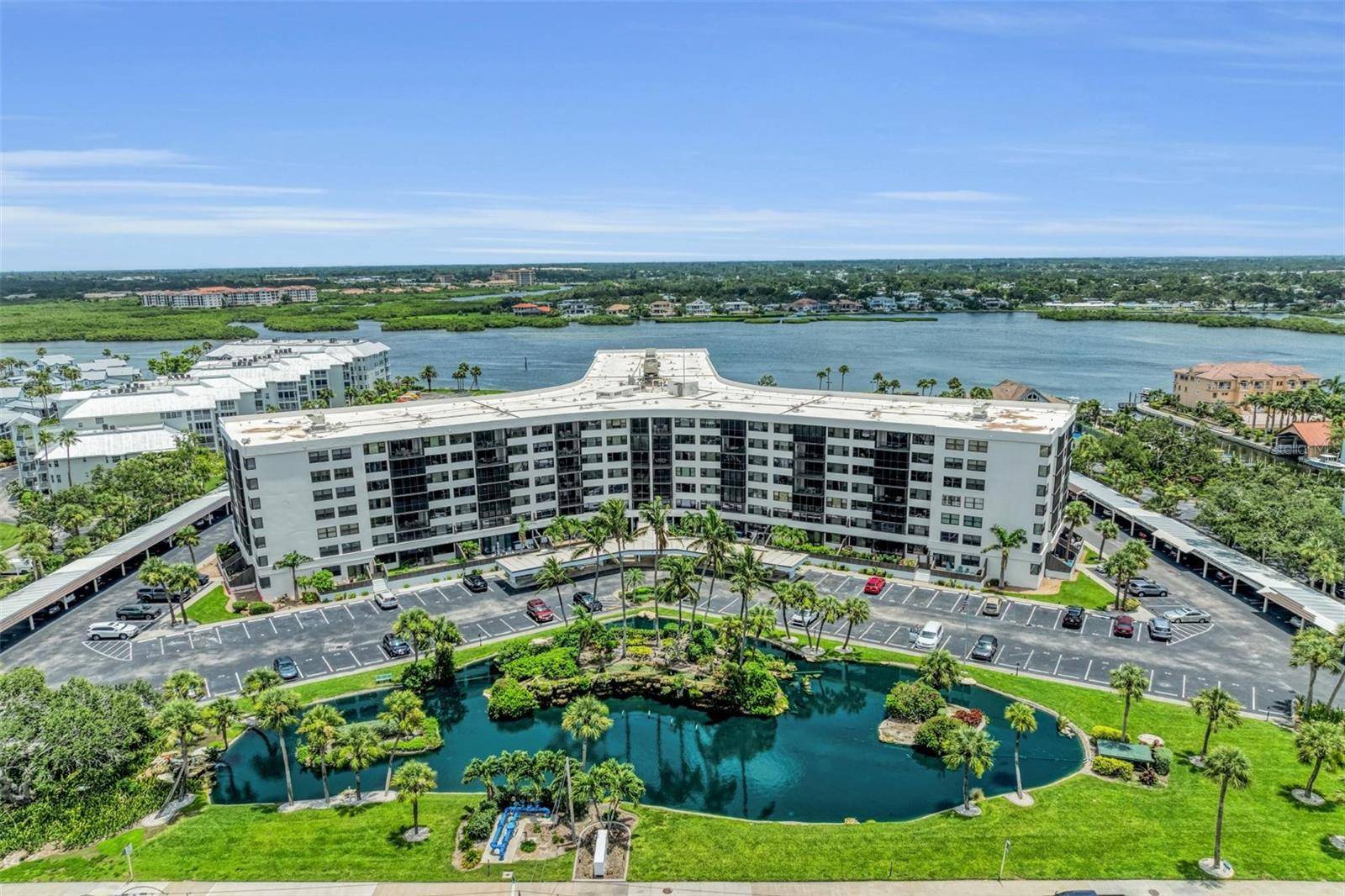 Sarasota, FL 34242,5855 MIDNIGHT PASS RD #416