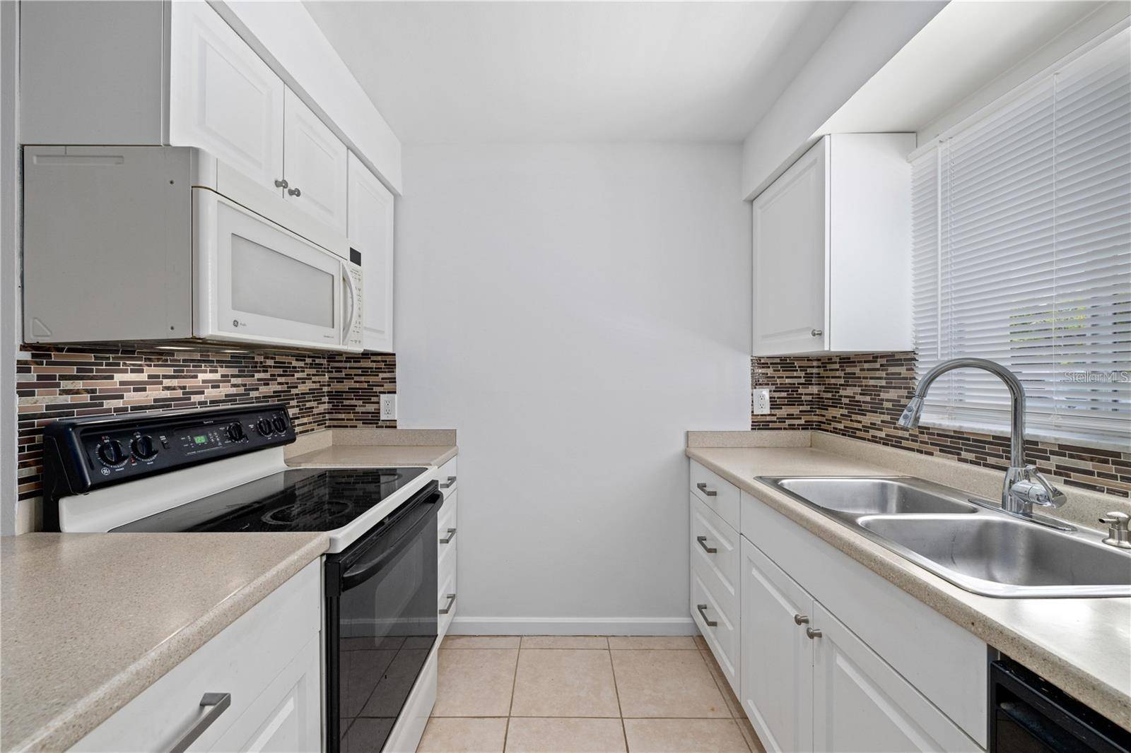 Sarasota, FL 34237,2757 HIDDEN LAKE BLVD #A