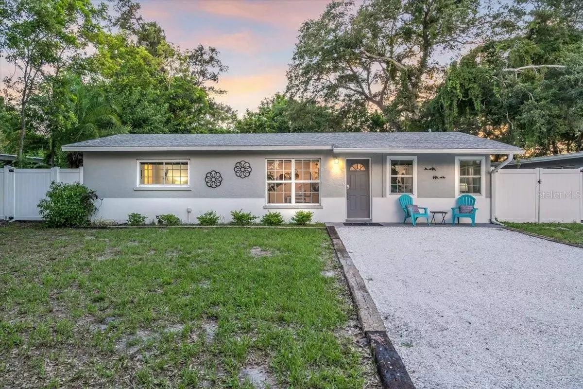 Sarasota, FL 34237,946 CHARLOTTE AVE