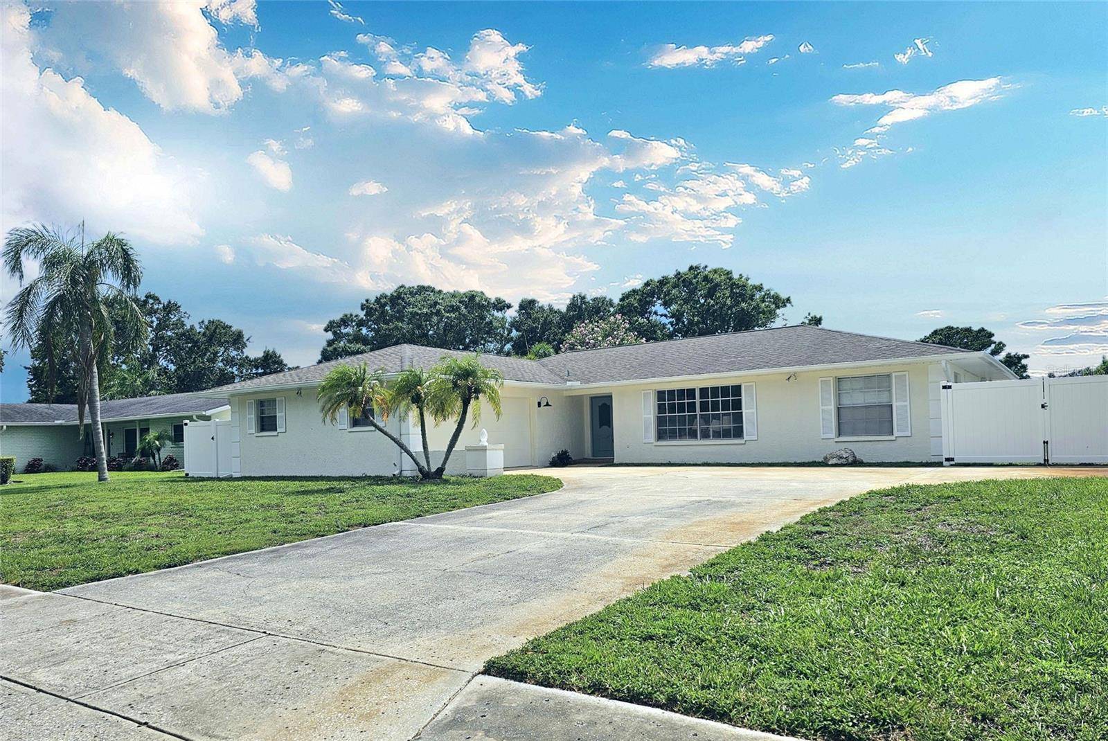 2004 40TH ST W, Bradenton, FL 34205