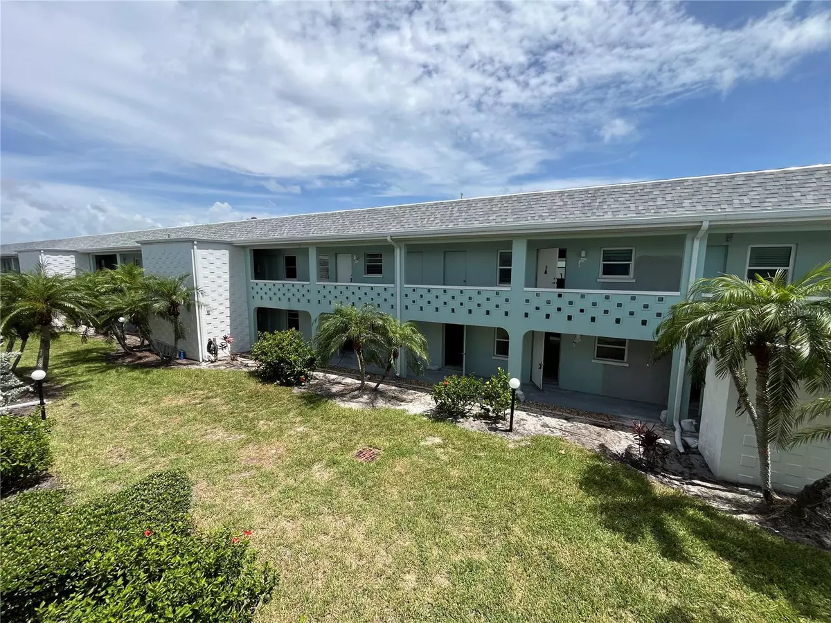 Bradenton Beach, FL 34217,611 GULF DR N #B24