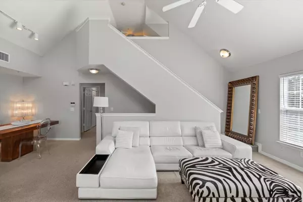 Sarasota, FL 34233,5531 ROSEHILL RD #203