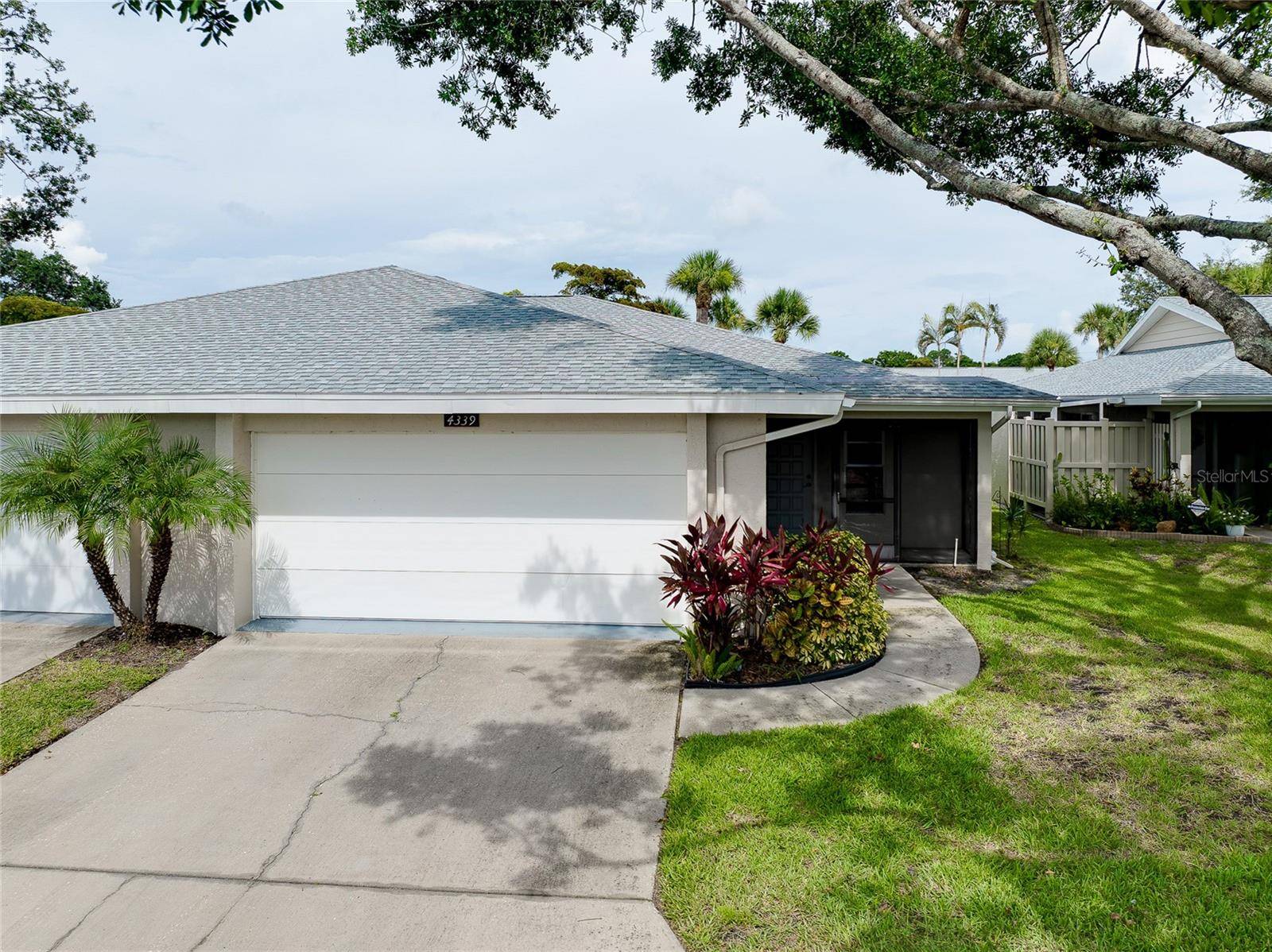 Sarasota, FL 34233,4339 BOWLING GREEN CIR #19