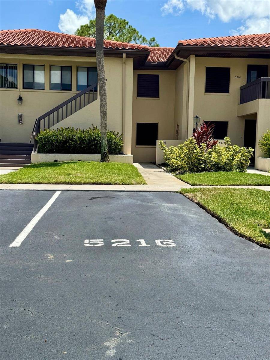Sarasota, FL 34235,5216 LAKE VILLAGE DR #71