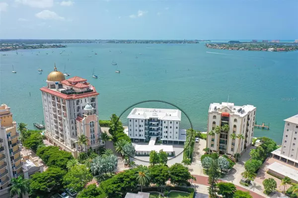 Sarasota, FL 34236,400 GOLDEN GATE PT #31