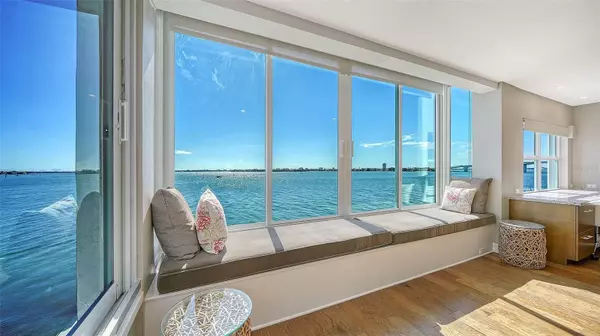 Sarasota, FL 34236,400 GOLDEN GATE PT #31