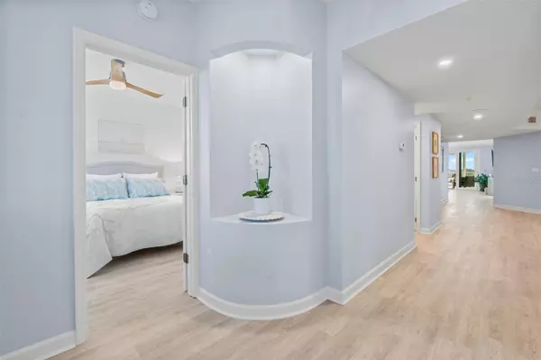 Sarasota, FL 34242,1240 DOLPHIN BAY WAY #401