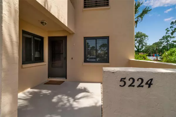 Sarasota, FL 34235,5224 LAKE VILLAGE DR #67