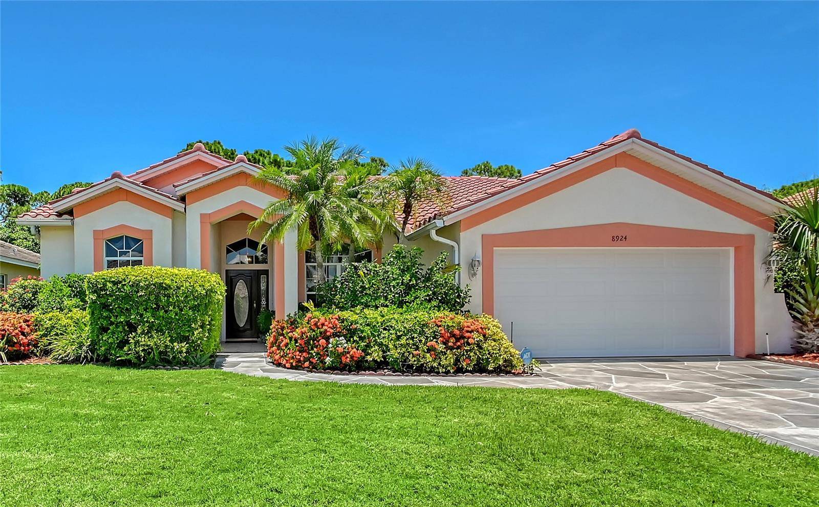 8924 HUNTINGTON POINTE DR, Sarasota, FL 34238