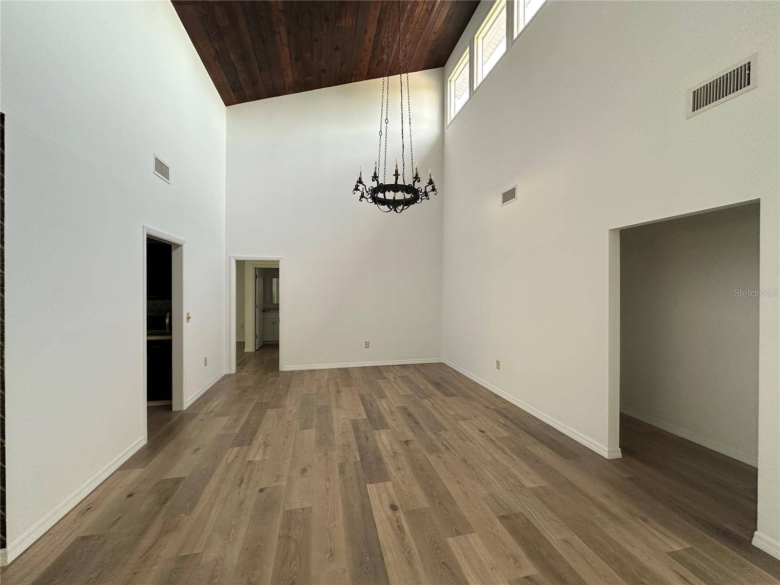 Sarasota, FL 34242,733 TROPICAL CIR