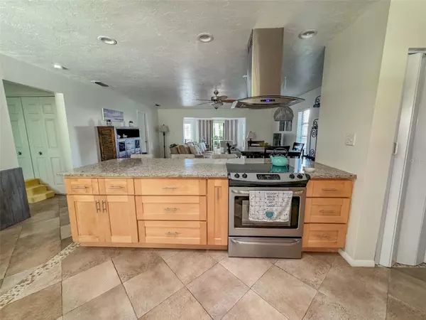 Sarasota, FL 34231,2125 PINE GARDENS TRL