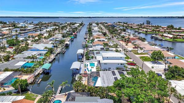 4216 ROYAL PALM DR, Bradenton, FL 34210