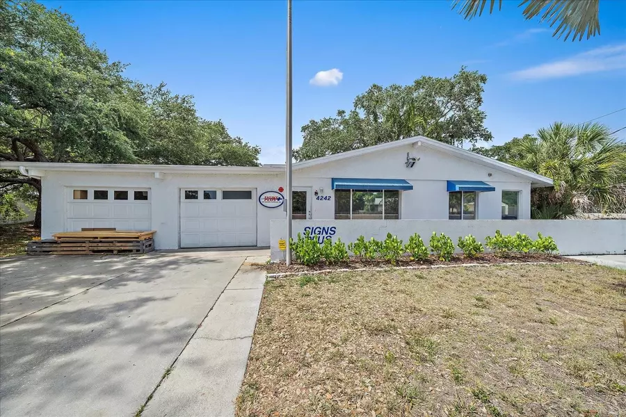 4242 MCINTOSH LN, Sarasota, FL 34232