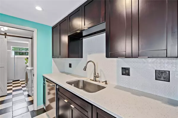 Sarasota, FL 34231,7355 CASS CIR