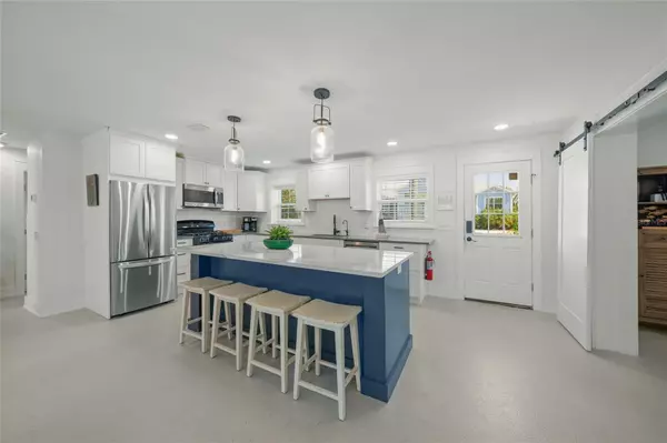 Holmes Beach, FL 34217,307 57TH ST