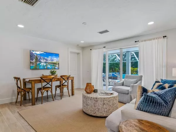 Holmes Beach, FL 34217,307 57TH ST