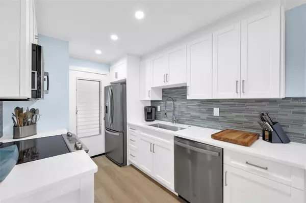 Naples, FL 34102,1300 GULF SHORE BLVD N #700