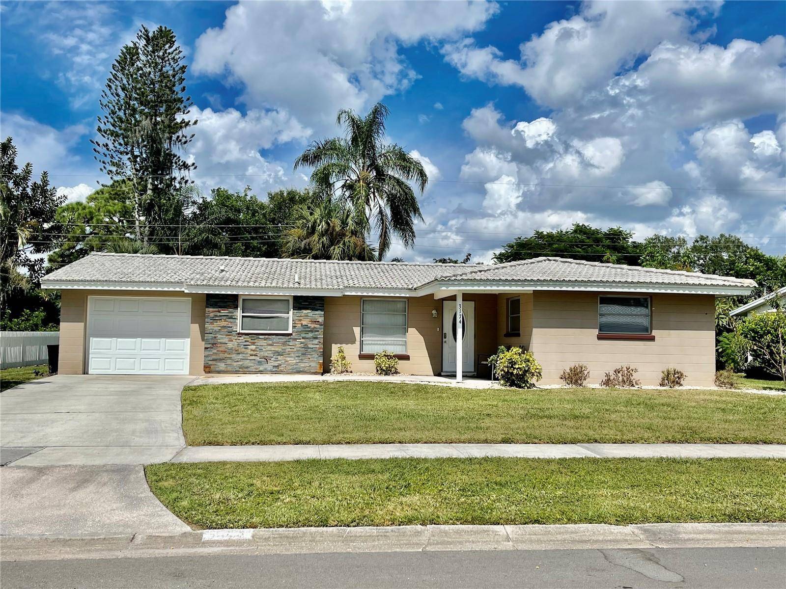 3174 REGATTA CIR, Sarasota, FL 34231