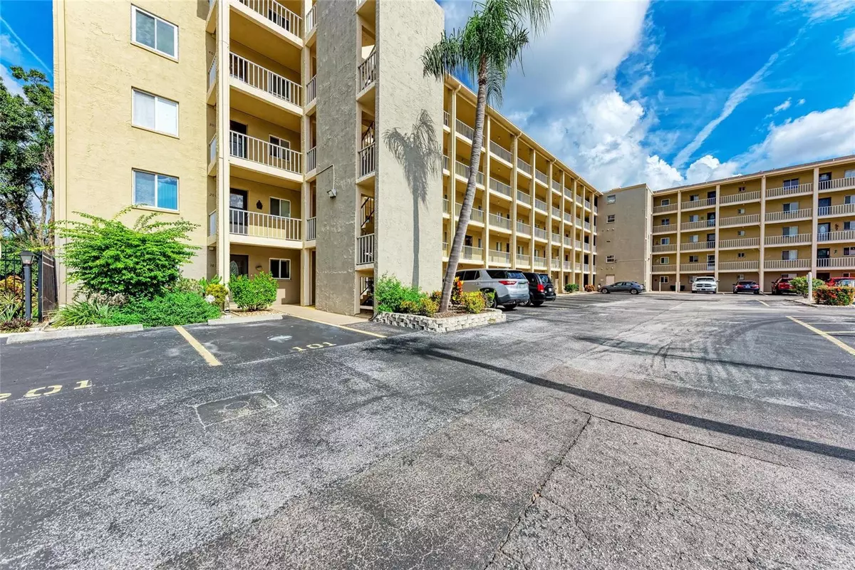 Bradenton, FL 34205,3506 LAKE BAYSHORE DR #104