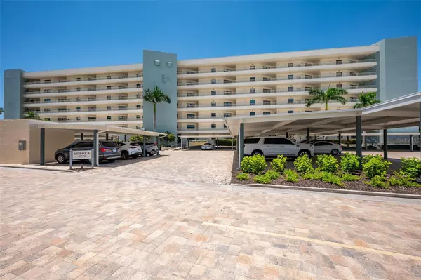 Sarasota, FL 34242,5790 MIDNIGHT PASS RD #702
