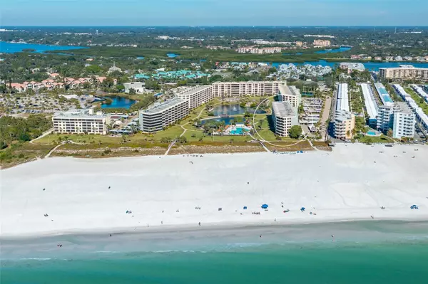 Sarasota, FL 34242,5790 MIDNIGHT PASS RD #702