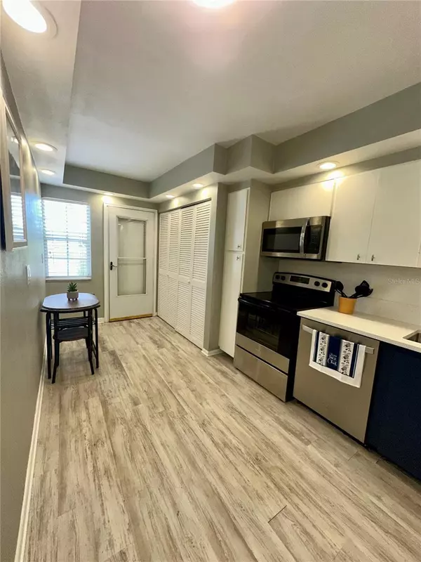 Sarasota, FL 34243,7351 W COUNTRY CLUB DR N #103