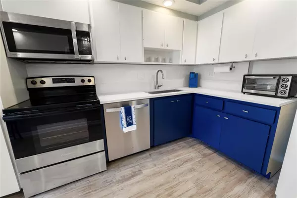 Sarasota, FL 34243,7351 W COUNTRY CLUB DR N #103